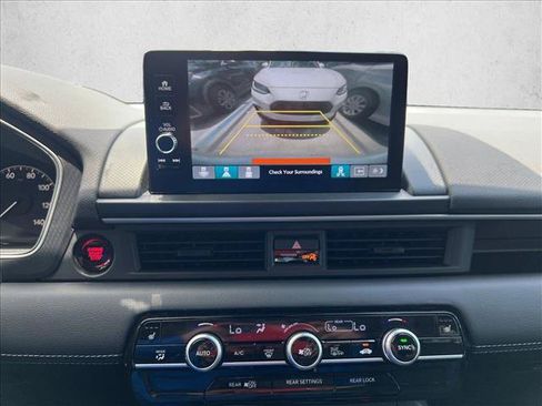 Used 2025 Honda Pilot Touring image 13