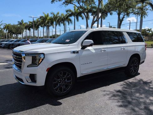 Used 2023 GMC Yukon XL SLT w/ SLT Luxury Package AWD/4WD image 7