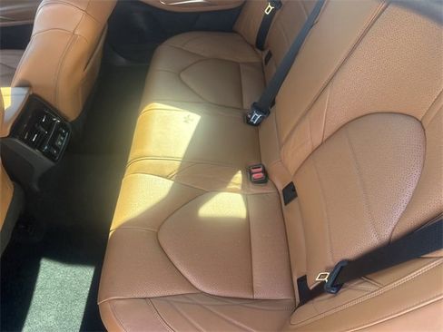 Used 2022 Toyota Avalon Limited image 14
