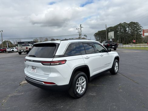 Used 2023 Jeep Grand Cherokee Laredo X image 5