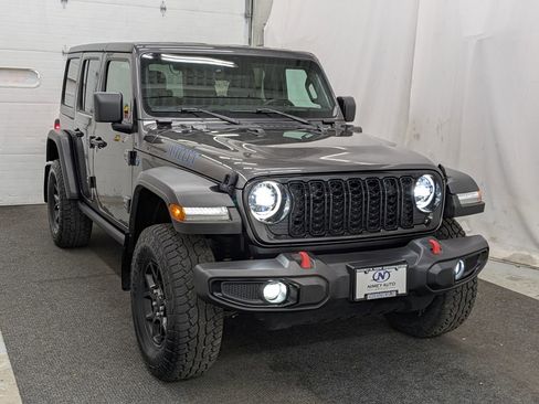 Used 2024 Jeep Wrangler Unlimited image 28