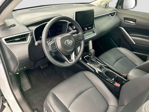 Used 2025 Toyota Corolla Cross XLE w/ Convenience Package AWD/4WD image 9