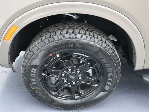 New 2025 Ford Ranger Lariat w/ Black Appearance Package image 10