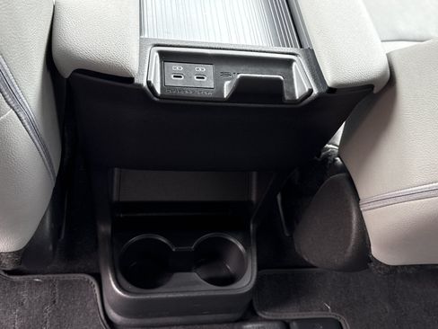 Used 2025 Toyota Sienna XLE FWD image 17