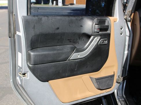 Used 2013 Jeep Wrangler Unlimited Rubicon AWD/4WD image 11