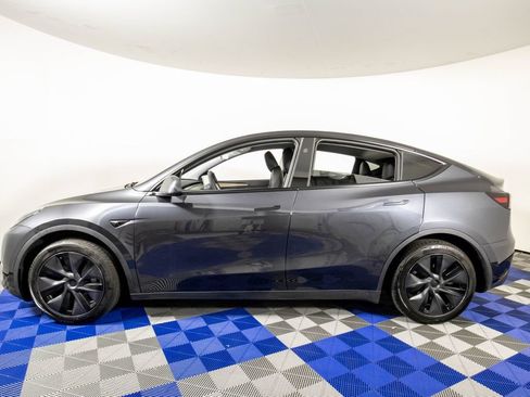 Used 2025 Tesla Model Y Long Range RWD image 8