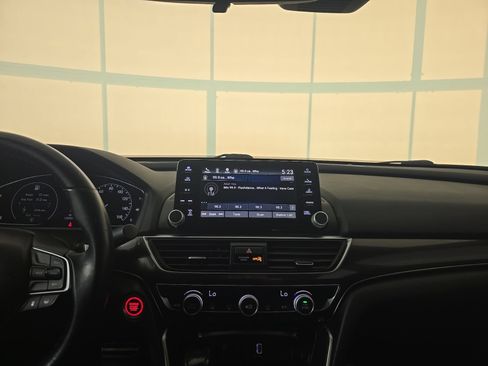 Used 2018 Honda Accord Sport image 10