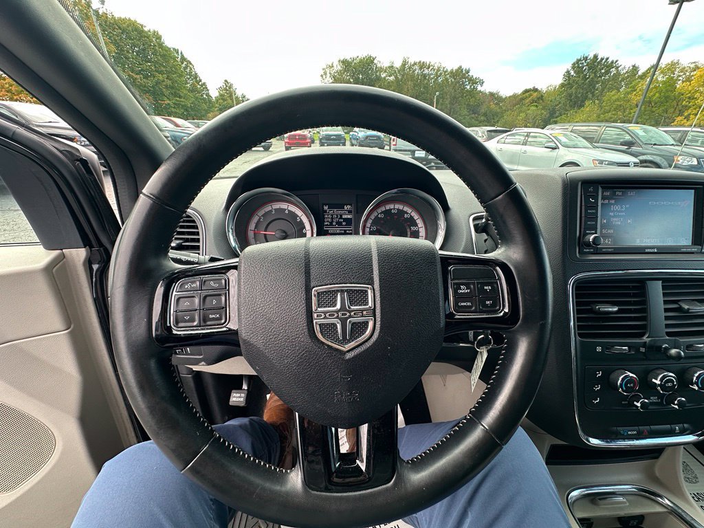 Used 2019 Dodge Grand Caravan SXT w/ Mopar Premium Addition Group FWD image 15