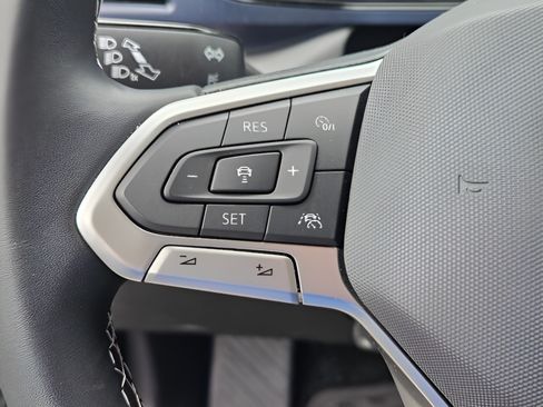 Used 2024 Volkswagen Taos SE FWD image 19