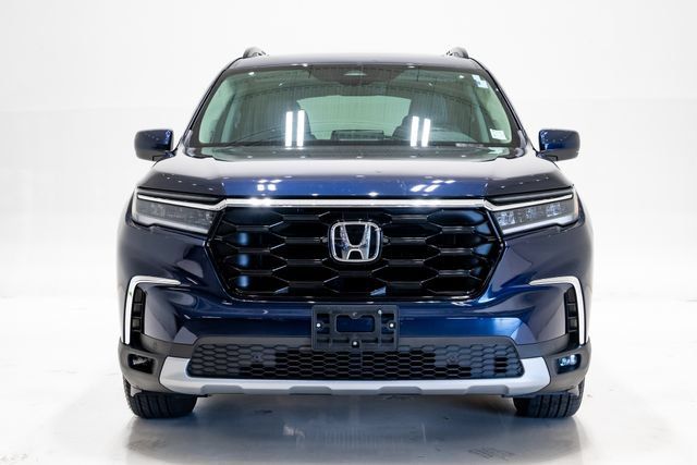 Used 2025 Honda Pilot Touring image 4