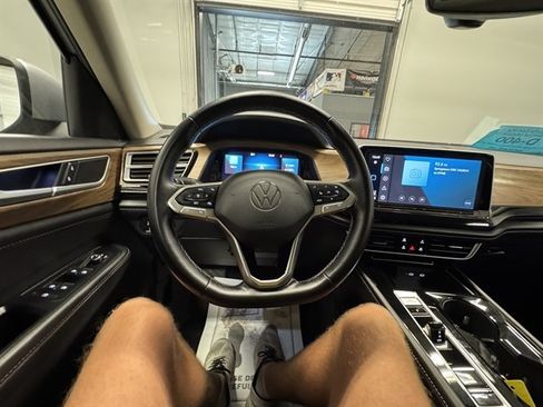Used 2025 Volkswagen Atlas SE FWD image 25