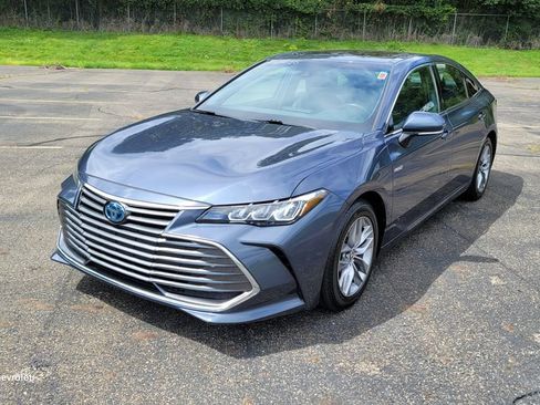 Used 2020 Toyota Avalon XLE w/ Moonroof Package FWD image 5