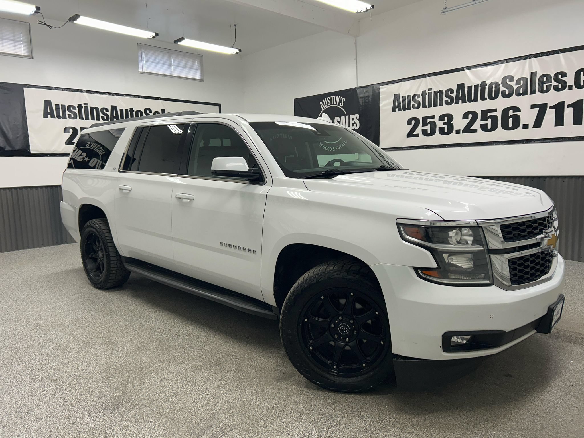 Used 2015 Chevrolet Suburban LT w/ Luxury Package AWD/4WD image 1