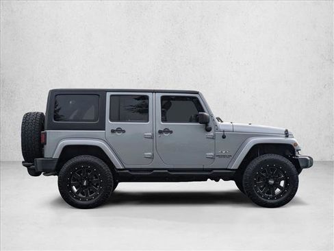 Used 2016 Jeep Wrangler Unlimited Sahara image 4
