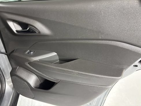Used 2024 Chevrolet Trax LT FWD image 16