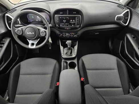 Used 2025 Kia Soul LX image 16