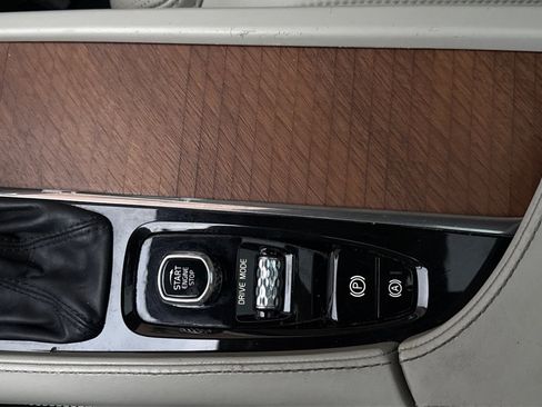 Used 2020 Volvo XC90 T6 Inscription w/ Protection Package Premier image 27