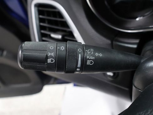 Used 2014 Dodge Avenger SE image 31