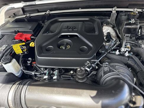 Used 2025 Jeep Wrangler Unlimited Sport AWD/4WD image 27