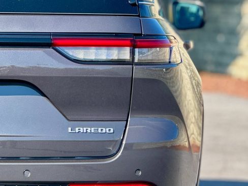 New 2025 Jeep Grand Cherokee Laredo image 5