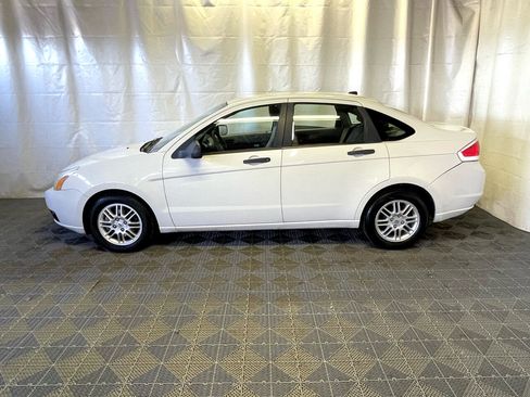Used 2010 Ford Focus SE image 5