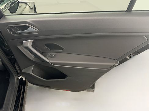 Used 2019 Volkswagen Tiguan SE w/ Panoramic Sunroof Package image 31