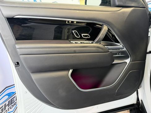 Used 2023 Land Rover Range Rover SE image 10