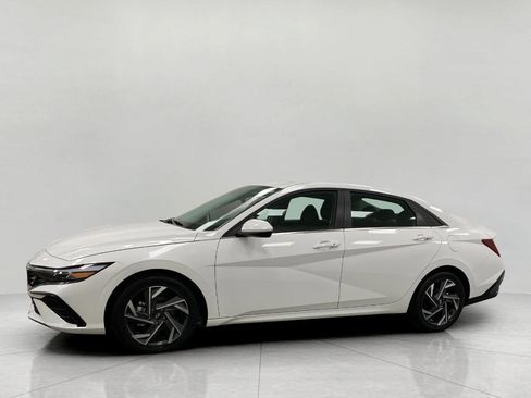 Certified 2025 Hyundai Elantra SEL image 8