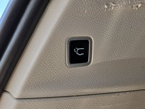 Used 2024 Chrysler Pacifica Touring-L FWD image 7