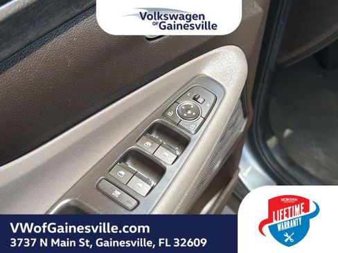 Used 2020 Hyundai Santa Fe SE AWD/4WD image 17