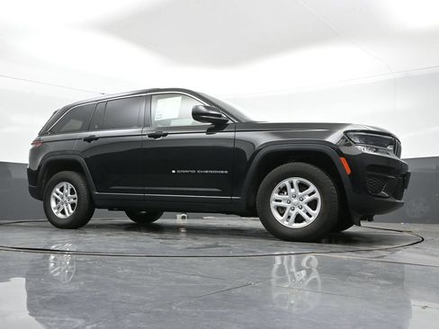 Used 2023 Jeep Grand Cherokee Laredo w/ Luxury Tech Group I AWD/4WD image 41