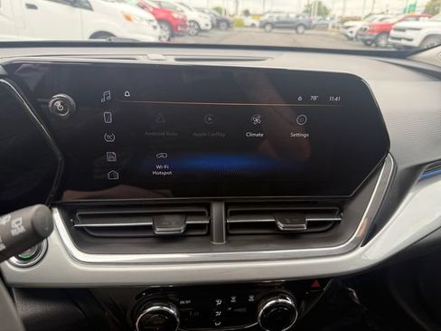 Used 2025 Chevrolet Trax LT FWD image 29