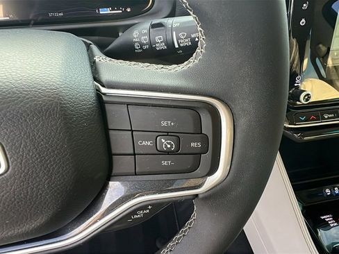 Used 2023 Jeep Wagoneer 4WD image 25