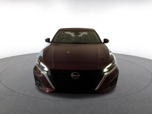 Used 2025 Nissan Altima 2.5 SV FWD image 3