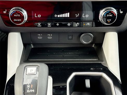 New 2025 Mitsubishi Outlander SE image 16