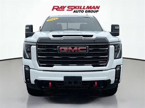Used 2024 GMC Sierra 2500 AT4 image 2