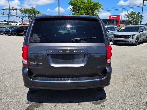 Used 2019 Dodge Grand Caravan SE FWD image 4