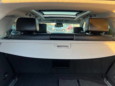 Used 2011 Cadillac SRX Luxury image 16