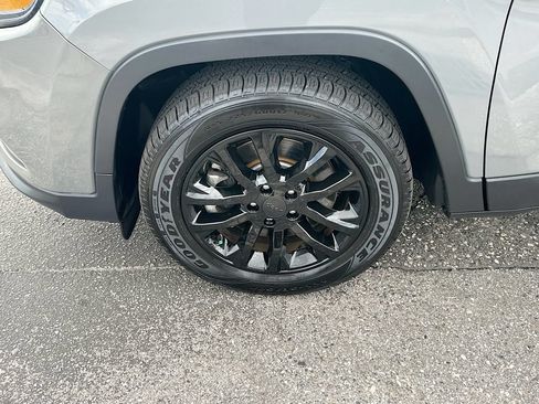 Used 2020 Jeep Cherokee Latitude Lux w/ Comfort/Convenience Group FWD image 28