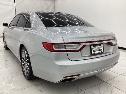 Used 2017 Lincoln Continental Select image 9