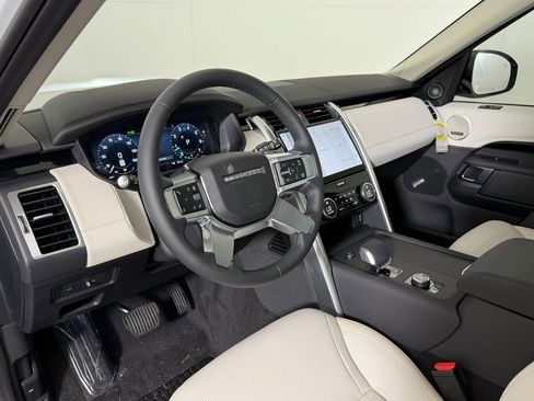 New 2026 Land Rover Discovery S AWD/4WD image 4
