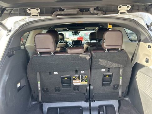 Used 2023 Toyota Sienna Platinum image 11