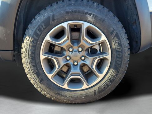 Used 2021 Jeep Cherokee Trailhawk w/ Comfort/Convenience Group image 34