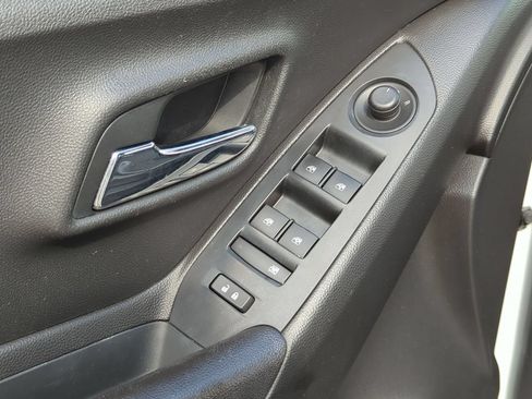 Used 2019 Chevrolet Trax LT w/ LT Convenience Package AWD/4WD image 7
