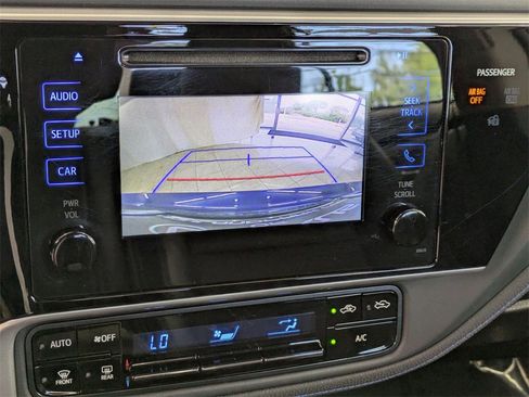 Used 2017 Toyota Corolla SE image 21