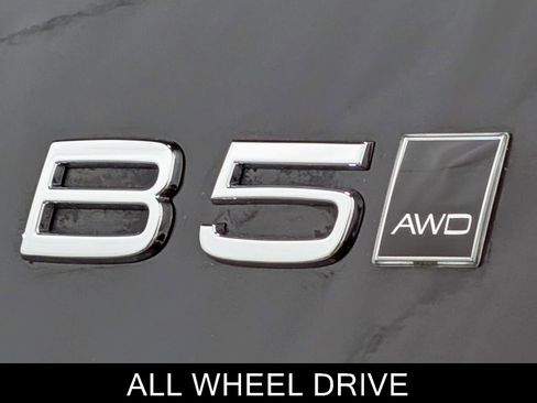 Used 2025 Volvo XC90 B5 Plus w/ Protection Package Premier image 11