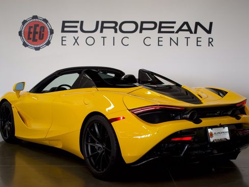 Used 2022 McLaren 720S Luxury RWD image 4