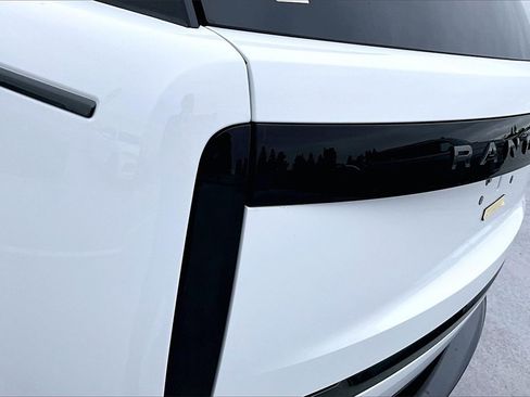 Used 2023 Land Rover Range Rover SE image 21