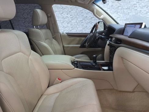 Used 2019 Lexus LX 570 4WD w/ Luxury Package image 11