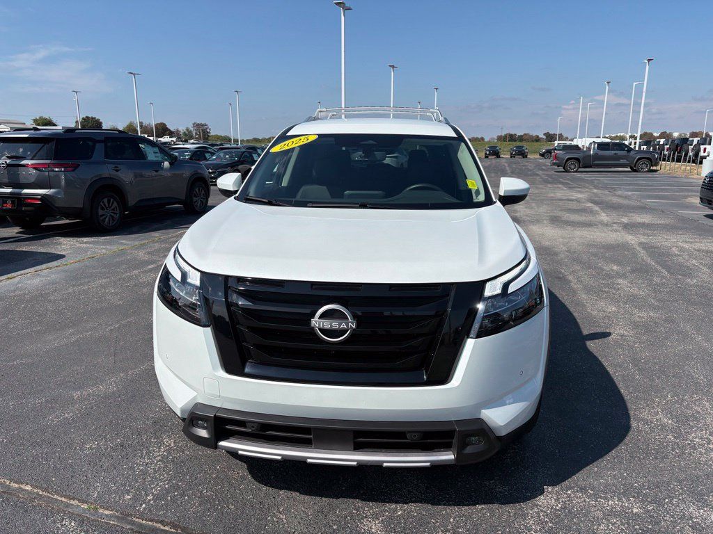 Used 2025 Nissan Pathfinder SL w/ Black Appearance Package AWD/4WD image 12